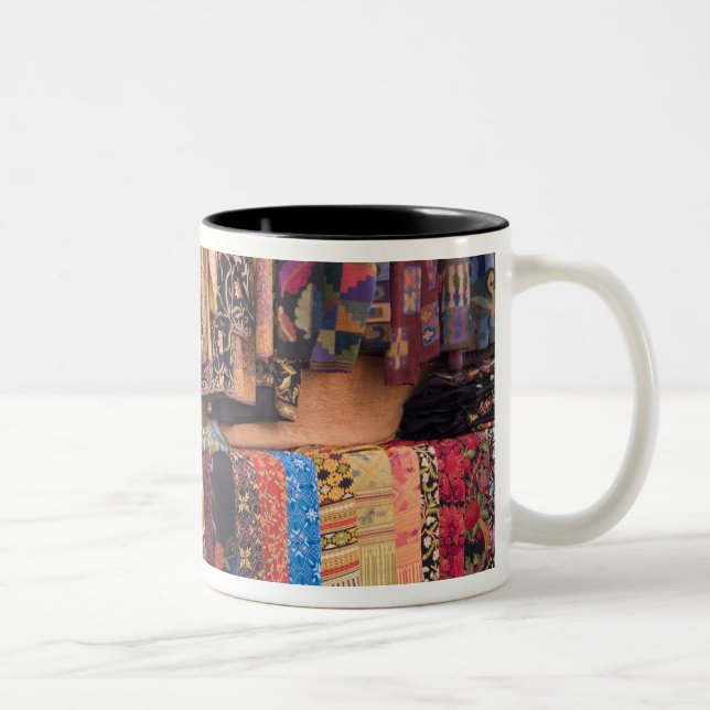 Tasse 2 Couleurs NM, Nouveau-Mexique, Père Noël Fe, vêtements Navaj (Droit)