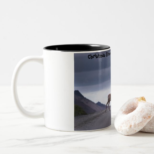 Tasse 2 Couleurs Noël Salutations mon chasseur rassembleur (Avec donut)