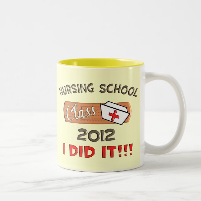 Tasse 2 Couleurs Obtention du diplôme 2012 d'école d'infirmières (Droit)