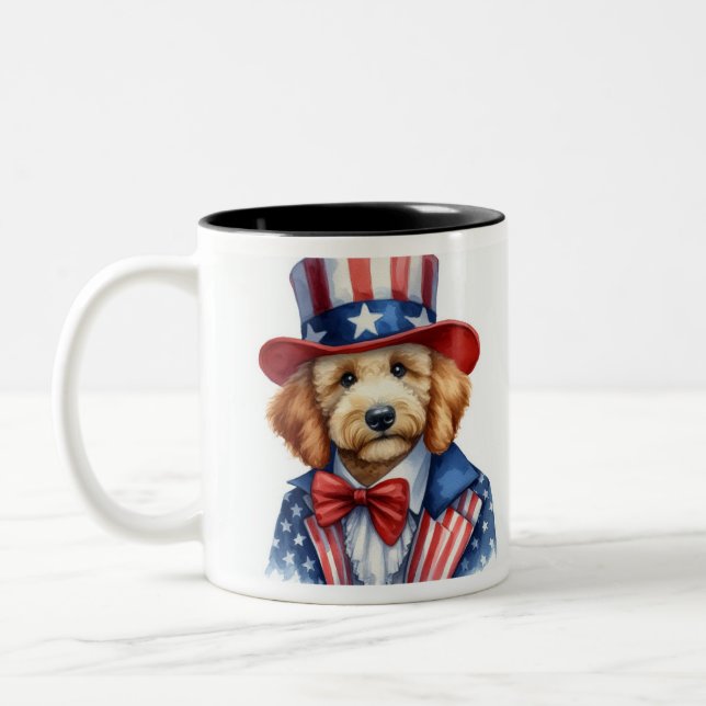 Tasse 2 Couleurs Oncle patriotique personnalisé Sam Goldendoodle Mu (Gauche)