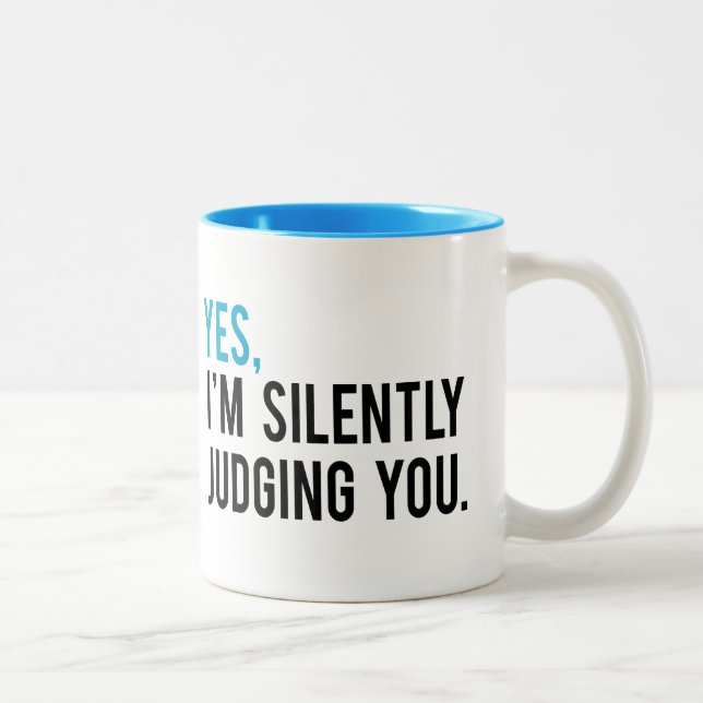 Tasse 2 Couleurs Oui, je vous juge silencieusement (Droit)