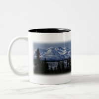 paysage de neige de montagne coloré
