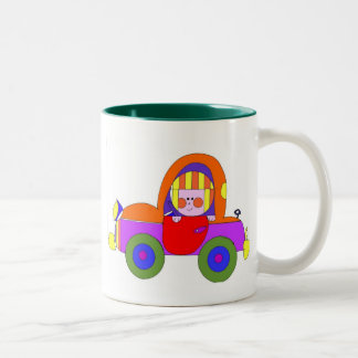 Tasse 2 Couleurs petite fille dans la voiture