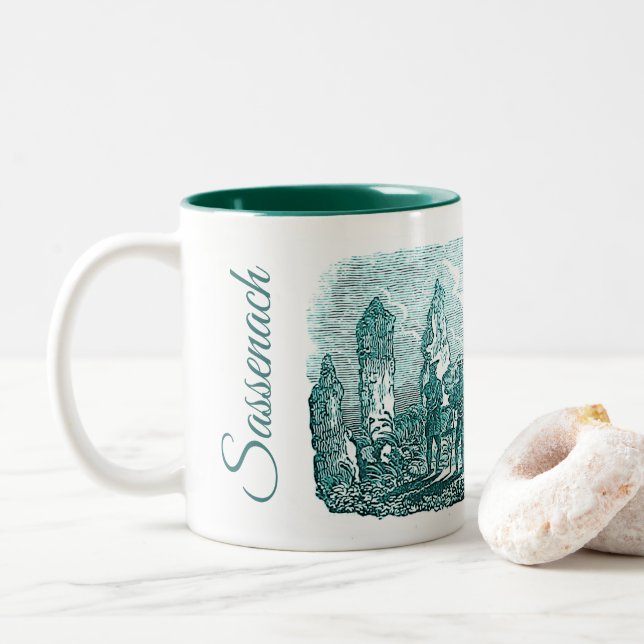 Tasse 2 Couleurs Pierres debout Craigh na Dun Sassenach (Avec donut)