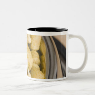 Tasse 2 Couleurs Plan rapproché des aliments pour chiens dans une