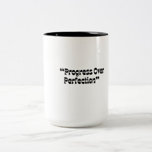 Tasse 2 Couleurs Progrès au-dessus de la boue de perfection - La cr