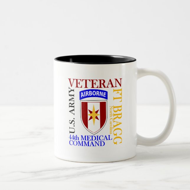 Tasse 2 Couleurs quarante-quatrième MEDCOM - Fort Bragg (Droit)