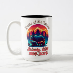Tasse 2 Couleurs Queen of the Tetons Grizzly 399 Hommage 1996-2024