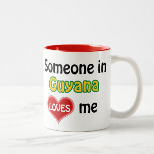 Tasse 2 Couleurs Quelqu'un au Guyana m'aime