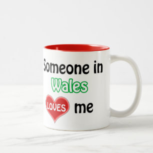 Tasse 2 Couleurs Quelqu'un au Pays de Galles m'aime