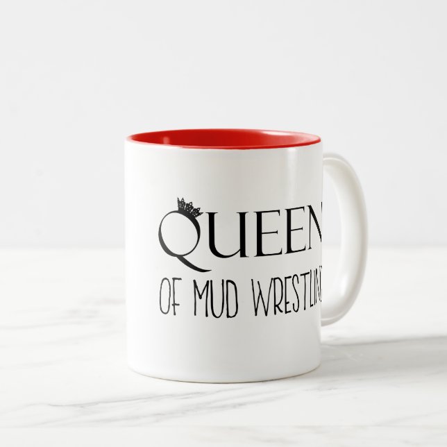 Tasse 2 Couleurs "REINE de la lutte de boue" (Devant droit)