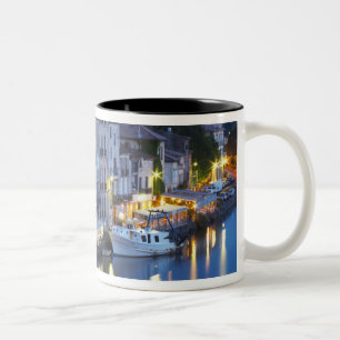 Tasse 2 Couleurs Restaurants le long de la rivière l'Hérault. L'Hér