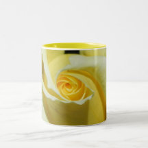 Roses jaunes floraux de tasse…