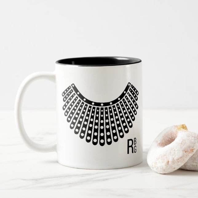 Tasse 2 Couleurs Ruth Bader White Lace Colla, célèbre RBG (Avec donut)