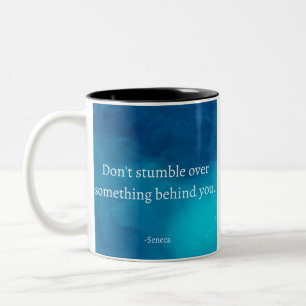 Tasse 2 Couleurs Seneca : Concentrons-nous sur l'avenir, ne tombez