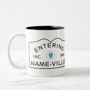 Tasse 2 Couleurs Signe nommé PERSONNALISÉ de ville du Massachuset