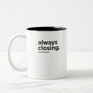 Tasse 2 Couleurs Slogan drôle toujours fermant d'immobiliers