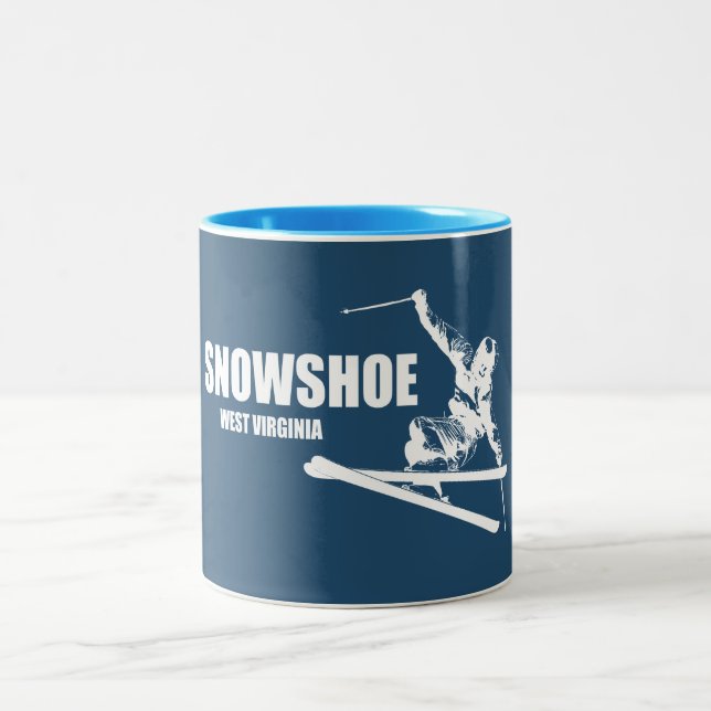 Tasse 2 Couleurs Snowshoe Mountain West Virginia Skier (Centre)