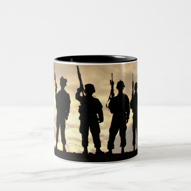 Tasse 2 Couleurs Soldats dans des militaires de silhouette (Centre)