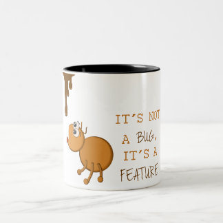Tasse 2 Couleurs Son pas un insecte, son une caractéristique