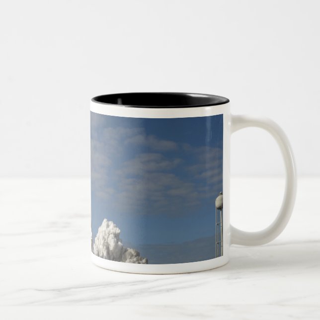 Tasse 2 Couleurs Space Shuttle Atlantis se lève sur 23 (Droit)