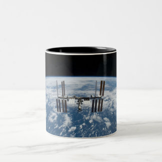 Tasse 2 Couleurs Station Spatiale Internationale -- Vu de
