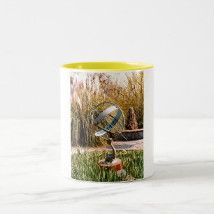 Tasse 2 Couleurs Sundial dans un jardin de Guernesey