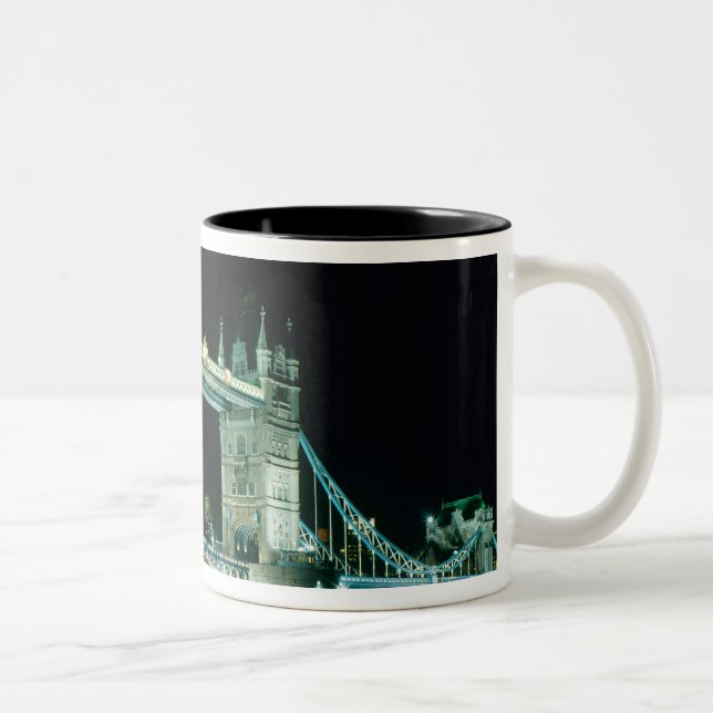 Tasse 2 Couleurs Tower Bridge à Night, Londres, Angleterre (Droit)