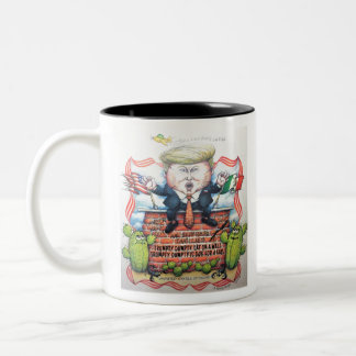 TASSE 2 COULEURS TRUMPTY DUMPTY SAT SUR UN MUR