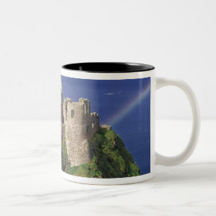 Tasse 2 Couleurs Un arc-en-ciel frappe le château médiéval de Dunlu