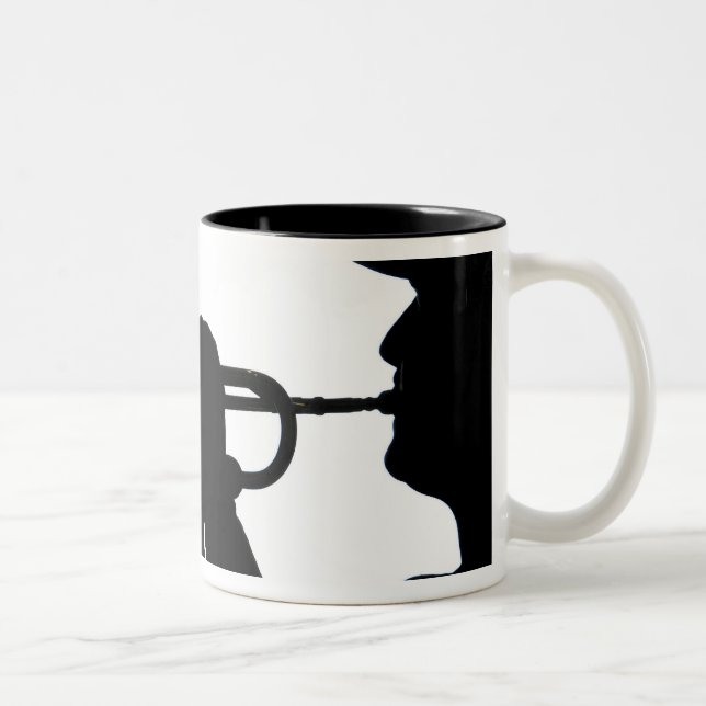 Tasse 2 Couleurs Un membre de service joue une chanson (Droit)