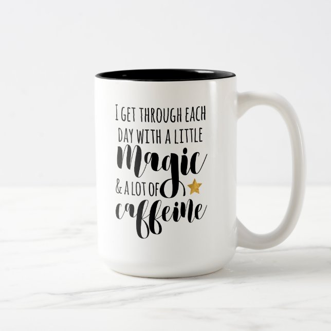 Tasse 2 Couleurs Un peu de magie et beaucoup de caféine (Droit)