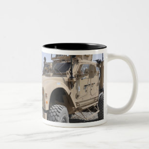 Tasse 2 Couleurs Une embuscade résistante de mine de M-ATV a