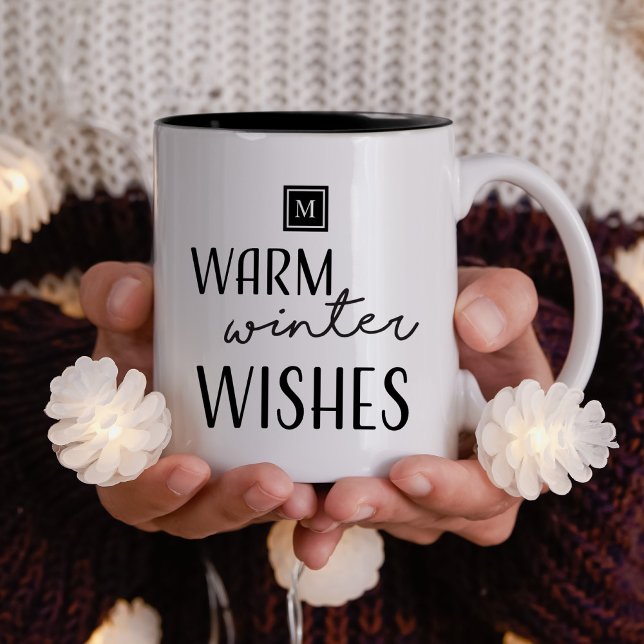 Tasse 2 Couleurs Vacances hiver chaud Souhaits Noël Citation (Warm winter wishes Christmas Holiday motivation quote in modern typography with a simple monogram.)