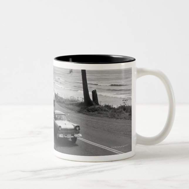 Tasse 2 Couleurs Voiture tirant la remorque (Droit)