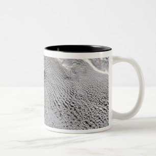 Tasse 2 Couleurs Vortexes de nuage outre d'île de janv. Mayen