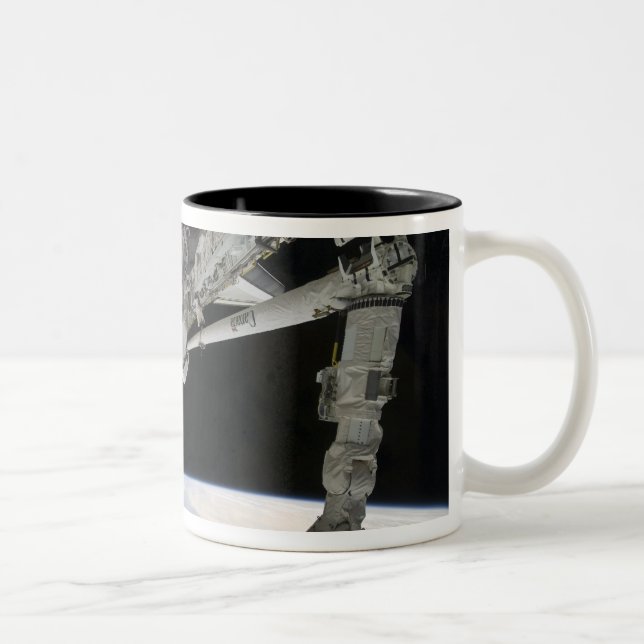 Tasse 2 Couleurs Vue de la découverte de la navette spatiale (Droit)