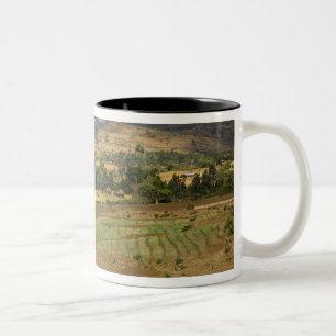 Tasse 2 Couleurs Vue pittoresque sur une grande montagne de roche