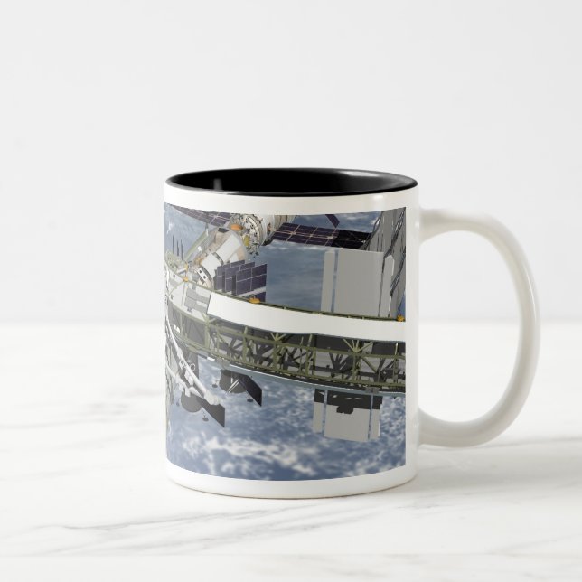 Tasse 2 Couleurs Vue rapprochée de la navette amarrée (Droit)