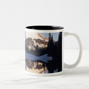 Tasse 2 Couleurs WA, Mt Rainier NP, Mt Rainier et nuages