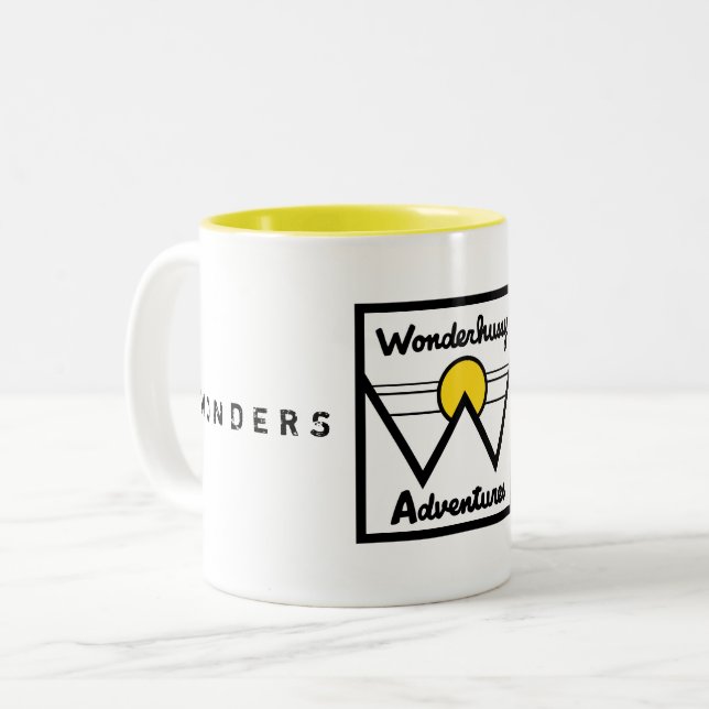 Tasse 2 Couleurs Wonderhussy Adventures Sunny Mountain Logo (Devant gauche)