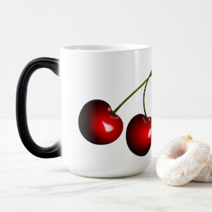 Tasse à café avec cerises rouges
