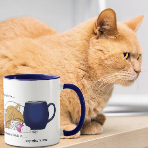 Tasse à café bleue avec un chat orange drôle