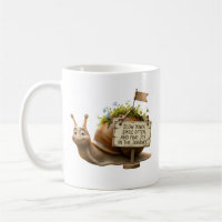 Tasse à café classique avec escargot mignon et cit