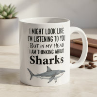 Tasse à café drôle amateur de requins qui pense au