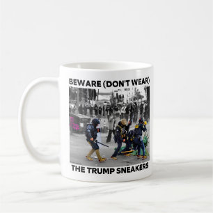 TASSE À CAFE "LES BASKETS DE TRUMP"