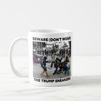 TASSE À CAFE "LES BASKETS DE TRUMP"