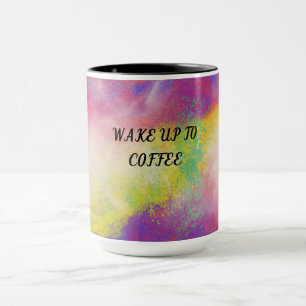 Tasse à café multicolore à deux tons.
