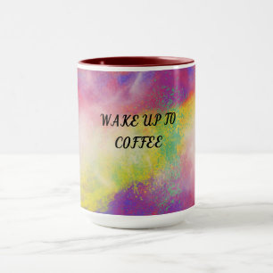 Tasse à café multicolore à deux tons.