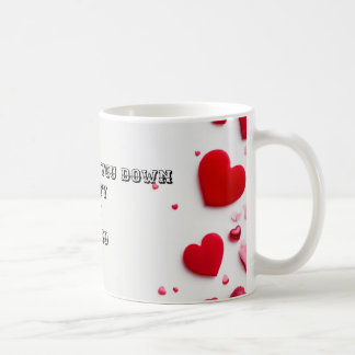 Tasse à coeur rouge rêveuse